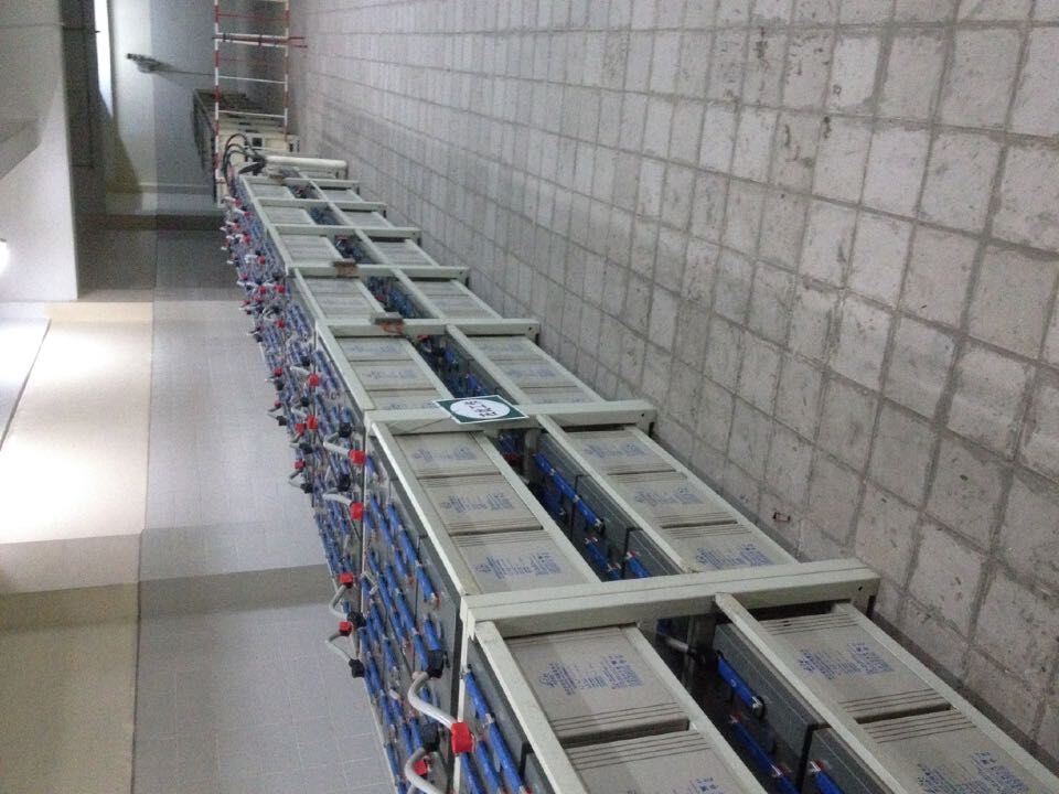 2012年新疆喀什風力發(fā)電儲能蓄電池安裝現(xiàn)場