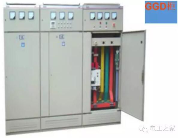 低壓配電系統(tǒng)由配電變電所(通常是將電網(wǎng)的輸電電壓降為配電電壓)、高壓配電線路(即1千伏以上電壓)、配電變壓器、低壓配電線路(1千伏以下電壓)以及相應(yīng)的控制保護設(shè)備組成。配電級數(shù)一級配電變壓器低壓380V（400V）側(cè)出線進入低壓配電柜，經(jīng)過配電柜對電能進行了一次分配（分出多路）,即一級配電