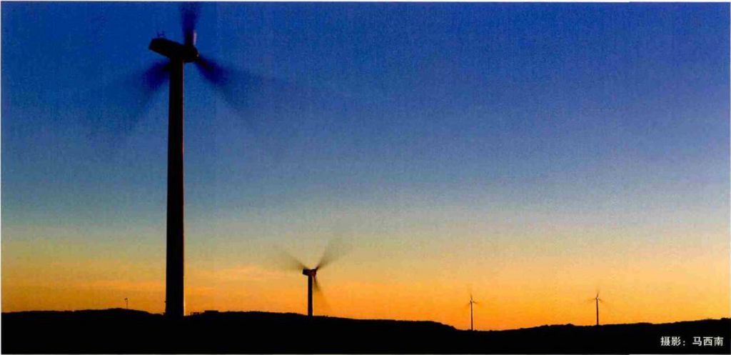 機(jī)組安全不僅與整機(jī)質(zhì)量有關(guān)，而且與風(fēng)電企業(yè)的管理體制、風(fēng)電場管理與運(yùn)維人員有著密不可分的關(guān)系。就中國目前大部分風(fēng)電場的管理體制來看，風(fēng)電場維護(hù)維修人員的技術(shù)水平和責(zé)任心，對(duì)保證機(jī)組正常運(yùn)行及機(jī)組安全有著最為直接和關(guān)鍵性的作用