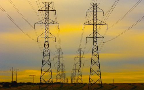 “啟動1000千伏特高壓棗莊段項(xiàng)目，完成500千伏嶧城輸變電線路改造……”這是寫入山東省棗莊市政府工作報告中的一句話，特高壓首次成為棗莊市人代會、政協(xié)會熱議的關(guān)鍵詞之一。2月23日,經(jīng)過人代會的審議,389名棗莊市十六屆人大代表鄭重舉手表決通過政府工作報告,建議將特高壓建設(shè)納入了棗莊市發(fā)展戰(zhàn)略,由政府牽頭成立特高壓項(xiàng)目建設(shè)協(xié)調(diào)小組,在民事關(guān)系協(xié)調(diào)等方面全力配合,在全市創(chuàng)造寬松和諧的外部工作環(huán)境,確保工程早日建成