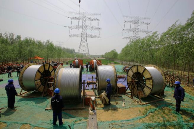       中國(guó)能源網(wǎng) | 京津冀地區(qū)清潔取暖工作是解決空氣污染等環(huán)境問(wèn)題的重要方式，也是今后能源革命的必然趨勢(shì)。去年底，習(xí)近平總書(shū)記作出推進(jìn)北方地區(qū)清潔取暖的指示，要求“宜氣則氣，宜電則電”，加快提高清潔供暖比重