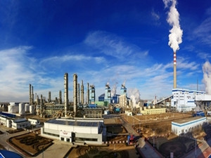 
                
	
                    
	11月21日，華誼欽州化工新材料一體化基地一期工程正式破土開工建設(shè)。項目由上海市國有大型化工集團(tuán)華誼集團(tuán)投資建設(shè)，是欽州繼中石油千萬噸煉油項目之后又一個投資超200億元的重大煤化工項目