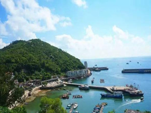 
                
	
                    
	近日，大萬山島微電網(wǎng)項目正式投產(chǎn)送電，預(yù)計11月底，用電客戶具備用電條件后，將正式投入使用。廣東珠海萬山群島是中國七大漁場之一，而大萬山島周邊海域曾創(chuàng)造全國單網(wǎng)起魚最高記錄，也是我國第一個海洋開發(fā)實驗區(qū)