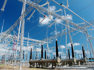 
                
	
                    
	12月7日，國網(wǎng)山東省電力公司發(fā)布消息稱，隨著12月份電力直接交易集中競價結(jié)果發(fā)布，山東電力2017年年度交易電量首次突破1000億千瓦時，位居全國前列。

	

	今年以來，山東電力交易中心有限公司進一步放寬市場準入門檻，市場主體數(shù)量呈爆發(fā)式增長，全年共準入電力用戶1725家、售電公司580家，是2016年市場主體數(shù)量近5倍