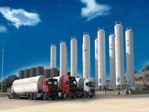 
                
	
                    
	12月12日傍晚六點，經(jīng)過96小時的滿負荷試運行，位于集美后溪的華電廈門集美天然氣分布式能源站一期工程宣告正式投產(chǎn)。作為福建省首座天然氣分布式能源站，該項目具有節(jié)能、減排、靈活等優(yōu)點，是國家發(fā)改委循環(huán)經(jīng)濟改造示范試點項目