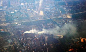 
                
	
                    
	12月12日，日本政府敲定一項(xiàng)戰(zhàn)略，將加強(qiáng)采取措施以消除福島核事故形象受損，抹消偏見。主要內(nèi)容是發(fā)布有關(guān)輻射的正確信息、宣傳食品安全、招攬游客