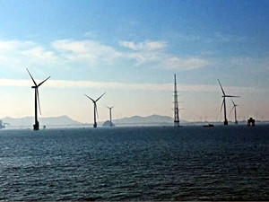 
                
	
                    
	12月21日，廣東省揭陽市與中廣核新能源投資（深圳）有限公司、國家電投集團廣東電力有限公司、明陽智慧集團股份有限公司簽訂揭陽海上風電開發(fā)暨研發(fā)、總裝、運維基地等6個項目合作協(xié)議，估算投資總額1035.8億元。揭陽打造全省海上風電重要基地再添大手筆