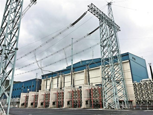 
                
	
                    
	近日消息，隨著用電需求日益增長以及“西電東送”的國家能源政策實施，南方電網(wǎng)公司負責(zé)建設(shè)的滇西北特高壓直流工程雙極低端閥組成功投入運行，世界上占地面積最小的換流站——東方換流站也在寶安區(qū)建成。

	

	據(jù)悉，滇西北特高壓直流工程西起云南省大理州劍川縣，跨越云南、貴州、廣西、廣東四省區(qū)，東至廣東省深圳市寶安區(qū)