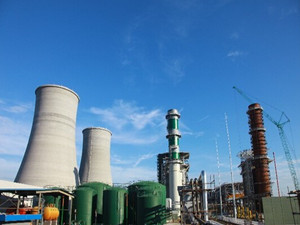 
                
	
                    
	2月5日，由中國(guó)能建天津電建承建的陜西富平熱電工程1號(hào)機(jī)組高壓側(cè)主變開關(guān)合閘，機(jī)組開始帶負(fù)荷運(yùn)行，各系統(tǒng)狀態(tài)良好，參數(shù)正常，運(yùn)行平穩(wěn)，首次并網(wǎng)一次成功。

	

	據(jù)悉，為確保熱電工程1號(hào)機(jī)組并網(wǎng)一次成功，項(xiàng)目部精心組織、精益施工，全體員工同心協(xié)力，有效開展機(jī)組相關(guān)電氣試驗(yàn)等工作，優(yōu)質(zhì)高效地完成機(jī)組并網(wǎng)前各項(xiàng)準(zhǔn)備工作