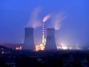 
                
	
                    
	近日，從安徽省能源局獲悉，安徽組織關(guān)停了國電宿州熱電4號機(jī)組和華電六安1、2號機(jī)組，合計裝機(jī)容量40.75萬千瓦，全面完成了2017年國家下達(dá)的煤電行業(yè)淘汰落后產(chǎn)能目標(biāo)任務(wù)。

	

	淘汰落后煤電機(jī)組是電力行業(yè)加快轉(zhuǎn)變發(fā)展方式、推進(jìn)節(jié)能減排、優(yōu)化電源結(jié)構(gòu)的主要舉措