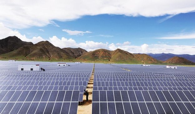 
                
	
                    
	 截至目前，海南藏族自治州已基本形成了以水電、光伏為支柱的產業(yè)集群。全州光伏和風能總裝機容量達6142.5兆瓦