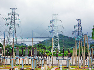 
                
	
                    
	日前，遼寧省本溪市“最老”的變電站一期改建工程完工送電，將為本鋼集團(tuán)提供更加穩(wěn)定的電力供應(yīng)。

	

	據(jù)悉，數(shù)十年來，這座變電站為本鋼集團(tuán)提供源源不斷的電力能源，為地區(qū)的經(jīng)濟(jì)發(fā)展立下了汗馬功勞