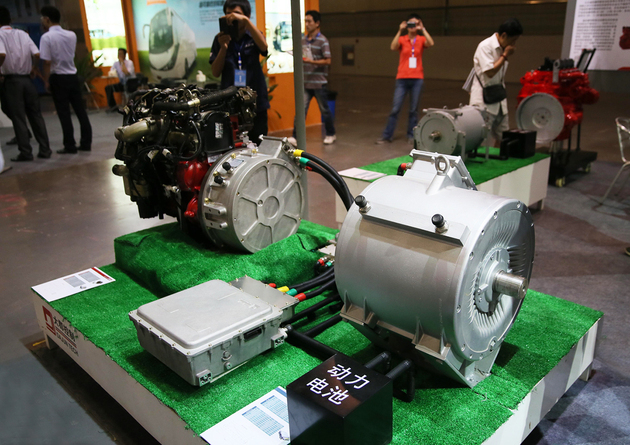 目前，廢舊電池資源化利用的兩大熱點(diǎn)分別是梯次利用和材料回收循環(huán)利用。前者可繼續(xù)在其他領(lǐng)域如電力儲能、低速電動車、五金工具等作為電源使用一定時(shí)間;后者為將電池進(jìn)行拆解并資源化回收利用