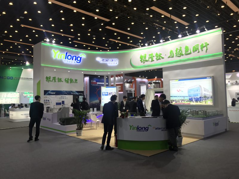 
	中國儲(chǔ)能網(wǎng)訊：4月2日，儲(chǔ)能國際峰會(huì)暨展覽會(huì)2018（ESIE2018）在北京國家會(huì)議中心隆重舉行，ESIE2018是在國家能源局科技裝備司指導(dǎo)下，在中關(guān)村管委會(huì)、中國能源研究會(huì)支持下，由中關(guān)村儲(chǔ)能產(chǎn)業(yè)技術(shù)聯(lián)盟打造的儲(chǔ)能產(chǎn)業(yè)專業(yè)品牌會(huì)展。銀隆新能源作為儲(chǔ)能行業(yè)的領(lǐng)軍企業(yè)受邀參加