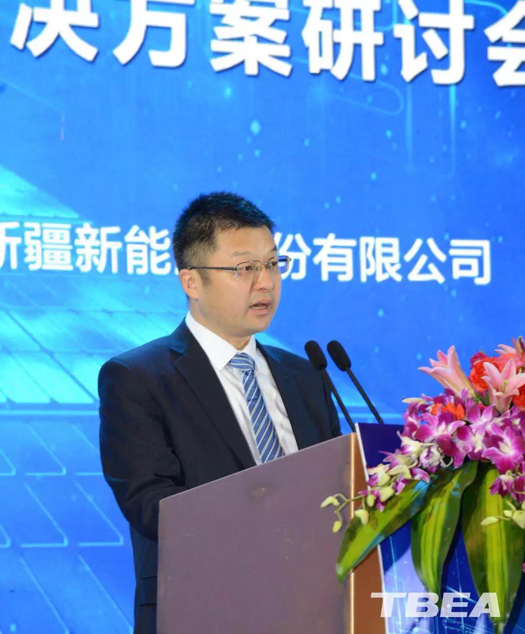 
	中國儲能網(wǎng)訊：4月13日，特變電工攜全新一代組串級逆變器——TS80KTL-PLUS，亮相“2018（西安）光伏平價創(chuàng)新解決方案研討會”，一掃不久前在第三批光伏領(lǐng)跑基地項目中的低迷表現(xiàn)。



	在當日舉辦的媒體見面會上，新特能源股份有限公司董事長、特變電工新疆新能源股份有限公司總經(jīng)理張建新接受了包括《能源》記者在內(nèi)的多家媒體聯(lián)訪