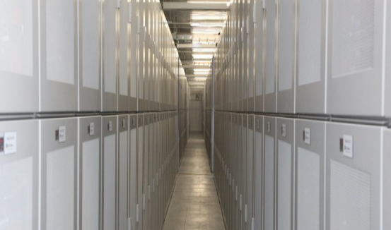 
	中國儲能網(wǎng)訊：日前據(jù)悉，天然氣零售商Simply Energy公司計劃在南澳大利亞州開發(fā)一座8兆瓦的虛擬發(fā)電廠（VPP），建成后將成為該州第三個虛擬發(fā)電廠項目。而特斯拉公司去年在南澳大利亞州安裝部署了一個100兆瓦/129兆瓦時的大規(guī)模虛擬發(fā)電廠項目