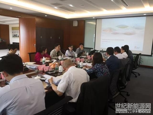 

國電南自微電網(wǎng)項目順利通過驗收

中國儲能網(wǎng)訊：國電南京自動化股份有限公司“商業(yè)微電網(wǎng)”、“多能微網(wǎng)”、“微電網(wǎng)控制與儲能系統(tǒng)”等三項微電網(wǎng)項目在江寧科技園順利通過驗收。三個項目的建設(shè)使國電南自在微電網(wǎng)及冷熱電多能利用領(lǐng)域形成了一整套系統(tǒng)解決方案，展現(xiàn)了公司在“互聯(lián)網(wǎng)+”智慧能源領(lǐng)域的最新科研成果，同時，也為公司在新能源微網(wǎng)及主動配電網(wǎng)等相關(guān)專業(yè)領(lǐng)域的產(chǎn)品技術(shù)應(yīng)用提供了試驗、試點平臺