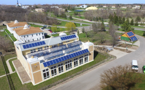 
	中國儲能網(wǎng)訊：日前據(jù)悉，總部位于愛荷華州的Ideal Energy公司正在使用NEXTracker公司的NX Flow集成式太陽能發(fā)電和電池儲能系統(tǒng)，為位于愛荷華州費爾菲爾市的瑪赫西管理大學(xué)（MUM）建設(shè)一座電力容量為1.1兆瓦的虛擬發(fā)電廠。


	



	該項目將建在瑪赫西管理大學(xué)提供的土地上，并在建成后預(yù)計將成為愛荷華州最大的太陽能加電池儲能項目之一，其產(chǎn)生的電能將達(dá)到該大學(xué)年度用電量的三分之一