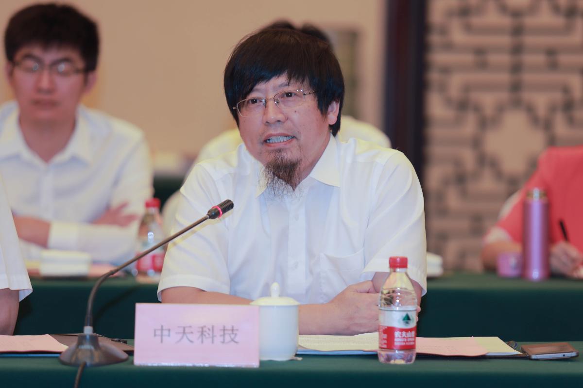 
	中國儲能網(wǎng)訊：5月19日至21日，“第八屆中國國際儲能大會”在深圳隆重召開， 來自中國、美國、德國、英國、加拿大、西班牙、日本、韓國、澳大利亞等國和地區(qū)1500余位政府機(jī)構(gòu)、科研院所、行業(yè)組織、電力公司、新能源項目單位、系統(tǒng)集成商等代表出席本次大會。


	中天科技集團(tuán)新能源產(chǎn)業(yè)鏈總經(jīng)理曹紅彬在儲能電站專場，以“鋰電池儲能技術(shù)應(yīng)用于案例分享”為題，發(fā)表了精彩演講