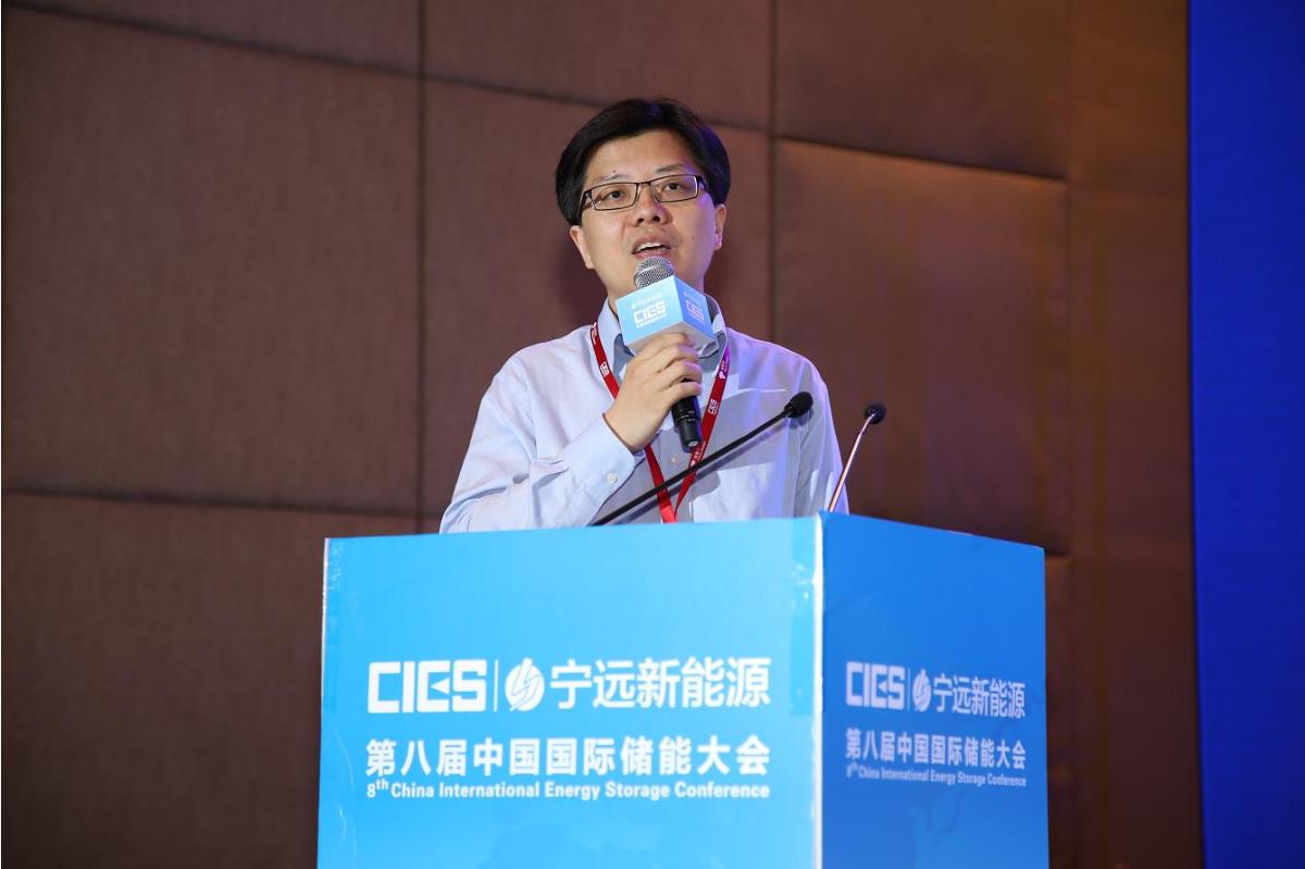 
	
		中國儲能網(wǎng)訊：5月19日至21日，“第八屆中國國際儲能大會”在深圳隆重召開， 來自中國、美國、德國、英國、加拿大、西班牙、日本、韓國、澳大利亞等國和地區(qū)1500余位政府機(jī)構(gòu)、科研院所、行業(yè)組織、電力公司、新能源項目單位、系統(tǒng)集成商等代表出席本次大會。
	
	
	
		北京睿能世紀(jì)科技有限公司戰(zhàn)略副總裁王澍在儲能電站專場，以“高性能儲能調(diào)頻電站解決方案”為題，發(fā)表了精彩演講