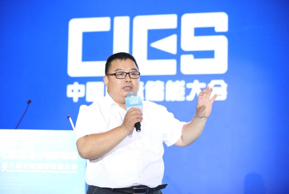 
	中國儲(chǔ)能網(wǎng)訊：5月19日至21日，“第八屆中國國際儲(chǔ)能大會(huì)”在深圳隆重召開， 來自中國、美國、德國、英國、加拿大、西班牙、日本、韓國、澳大利亞等國和地區(qū)1500余位政府機(jī)構(gòu)、科研院所、行業(yè)組織、電力公司、新能源項(xiàng)目單位、系統(tǒng)集成商等代表出席本次大會(huì)。
 


	廈門科華恒盛股份有限公司新能源事業(yè)部技術(shù)總監(jiān)林金水在儲(chǔ)能電站專場，以“儲(chǔ)能收益及影響因素分析”為題，發(fā)表了精彩演講