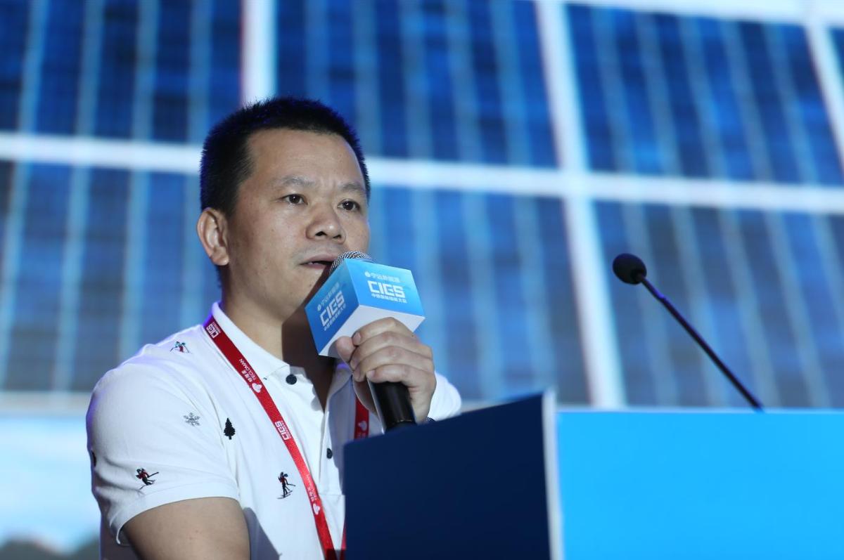 
	中國儲(chǔ)能網(wǎng)訊：5月19日至21日，“第八屆中國國際儲(chǔ)能大會(huì)”在深圳隆重召開， 來自中國、美國、德國、英國、加拿大、西班牙、日本、韓國、澳大利亞等國和地區(qū)1500余位政府機(jī)構(gòu)、科研院所、行業(yè)組織、電力公司、新能源項(xiàng)目單位、系統(tǒng)集成商等代表出席本次大會(huì)。


	深圳市海盈科技有限公司技術(shù)總監(jiān)刁勝在儲(chǔ)能電池專場，發(fā)表了題為