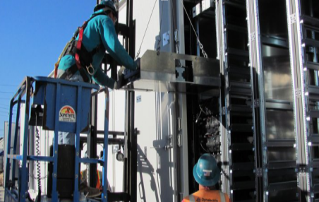 
	中國儲能網(wǎng)訊：日前據(jù)悉，美國亞利桑那州鹽河項目（SRP）電力公司啟動了該州首個獨立電池儲能項目，以提供靈活的電力調(diào)峰能力。SRP公司的利益相關者已經(jīng)為這個項目簽署了20年的協(xié)議