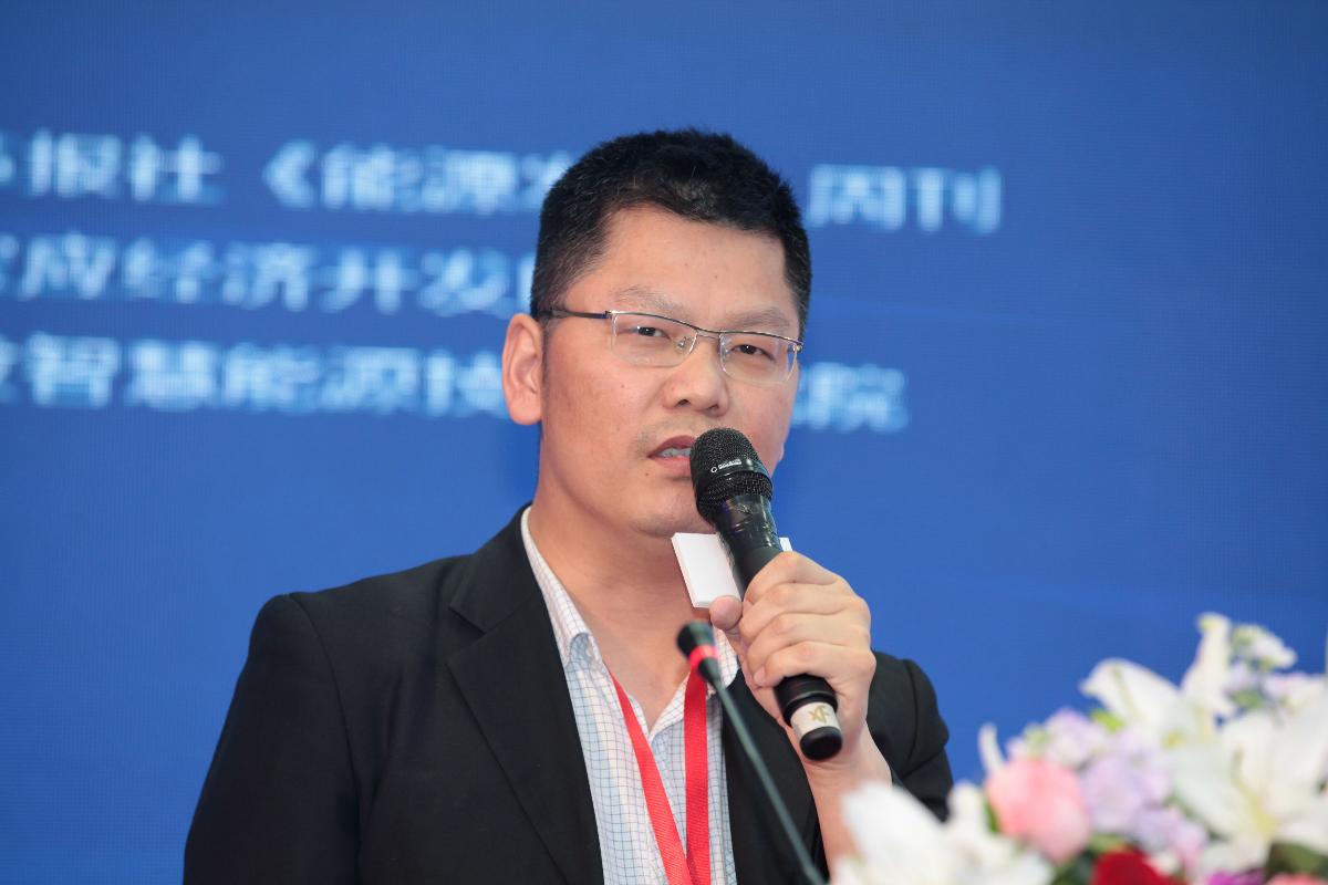 
	中國儲能網(wǎng)訊：據(jù)中國化學(xué)與物理電源行業(yè)協(xié)會儲能應(yīng)用分會于2018年5月發(fā)布的《2018儲能產(chǎn)業(yè)應(yīng)用研究報告》數(shù)據(jù)顯示，2017年，全球新增投運的化學(xué)儲能項目裝機規(guī)模為124.22萬千瓦，同比增長55％。預(yù)計短期內(nèi)全球電化學(xué)儲能裝機規(guī)模還將保持快速增長