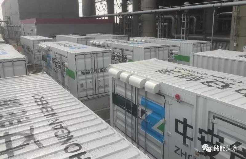 
	中國儲能網(wǎng)訊：6月4日，山西能監(jiān)辦傳來消息，山西省在運容量為9MW/4.5MWh的3個電儲能聯(lián)合火電調(diào)頻試點項目運行穩(wěn)定，今年上半年研究確定的11個電儲能項目進展順利，下一步將根據(jù)裝機占比增加情況，逐步增加試點項目。


	山西省在電儲能試點工作上走在全國前列，為何山西成為最受儲能企業(yè)青睞的省份呢？


	



	為何需要調(diào)頻？


	我們先來了解一下，為何要調(diào)頻？電力系統(tǒng)的頻率反映了發(fā)電有功功率與負荷之間的平衡關(guān)系，在電能不能存儲的情況下,全系統(tǒng)所有發(fā)電機輸出的有功功率必須嚴格與全系統(tǒng)所需的有功功