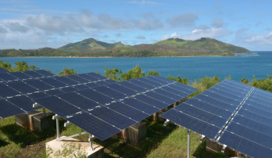 
	中國儲能網(wǎng)訊：據(jù)悉，法國氫能專家HDF能源公司的法屬圭亞那的一個電廠的一個裝機容量為55兆瓦的太陽能發(fā)電場采用氫氣儲能系統(tǒng)，以便在任何時候提供穩(wěn)定清潔的電力。這個過程將由蓄電池的二次儲能提供支持