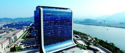 
	中國儲能網(wǎng)訊：作為全球動力電池龍頭，寧德時代上市前后均引起了市場的明顯關注?？梢钥吹?，2017年在全球動力電池行業(yè)，寧德時代戰(zhàn)勝松下、三星及LG，取得出貨量全球第一的成績，國內(nèi)市場份額占比達27%