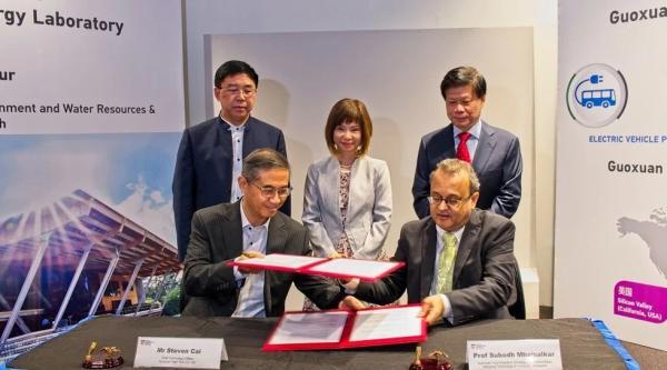 
	中國(guó)儲(chǔ)能網(wǎng)訊：新加坡南洋理工大學(xué)(新加坡南大)和中國(guó)領(lǐng)先的電池制造商國(guó)軒高科動(dòng)力能源有限公司（國(guó)軒）合作開(kāi)發(fā)電動(dòng)汽車(chē)的創(chuàng)新儲(chǔ)能技術(shù)。



	在現(xiàn)有合作的基礎(chǔ)上，南大和國(guó)軒正在簽署一項(xiàng)開(kāi)發(fā)新技術(shù)的協(xié)議，該技術(shù)用于克服與電池有關(guān)的挑戰(zhàn)，包括電池有限的充電周期，以及與各種可再生能源的集成