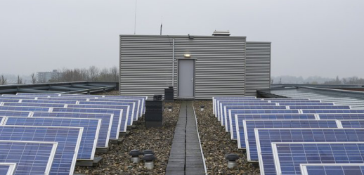 
	中國儲能網(wǎng)訊：據(jù)媒體報道，Vista能源公司計劃在德克薩斯一個太陽能發(fā)電場開發(fā)部署一個10MW/42MWh鋰離子電池儲能系統(tǒng)，這將是迄今為止該州規(guī)模最大的一個儲能項目。


	



	這個電池儲能系統(tǒng)將在Upton 2太陽能發(fā)電場建造，該太陽能發(fā)電場在高峰時段可生產(chǎn)高達(dá)200兆瓦的電力