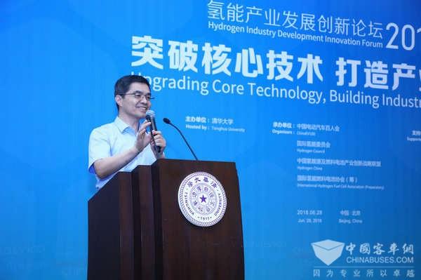 
	中國儲能網(wǎng)：為進(jìn)一步探討氫能在交通方面的發(fā)展，建立產(chǎn)業(yè)化應(yīng)用的生態(tài)體系，尋求其在交通、電力等領(lǐng)域的應(yīng)用與商業(yè)模式，清華大學(xué)、中國電動汽車百人會與國際氫能委員會于2018年6月28日在清華大學(xué)舉辦“氫能產(chǎn)業(yè)創(chuàng)新發(fā)展論壇”，邀請了來自國內(nèi)外政府與相關(guān)部門的領(lǐng)導(dǎo)、氫能產(chǎn)業(yè)研究的專家學(xué)者以及汽車、能源、等領(lǐng)域的企業(yè)代表就以上相關(guān)問題進(jìn)行了深入交流。


	


	中國科學(xué)院院士、清華大學(xué)教授歐陽明高發(fā)表《清華新能源汽車動力系統(tǒng)研究進(jìn)展》報(bào)告，內(nèi)容實(shí)錄如下：


	尊敬的萬主席、徐部長，陳理事長，各位嘉賓，大家