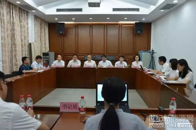 

6月21日，國家能源局南方監(jiān)管局召開了一場特別的聽證會！

聽證會的當事方為廣西百色百礦發(fā)電有限公司，廣西中調(diào)作為第三人參加會議。會議就百色百礦發(fā)電所屬的田東電廠違反調(diào)度規(guī)則、擅自解網(wǎng)一案行政處罰做了聽證，這也是國家能源局系統(tǒng)的首次行政處罰聽證會