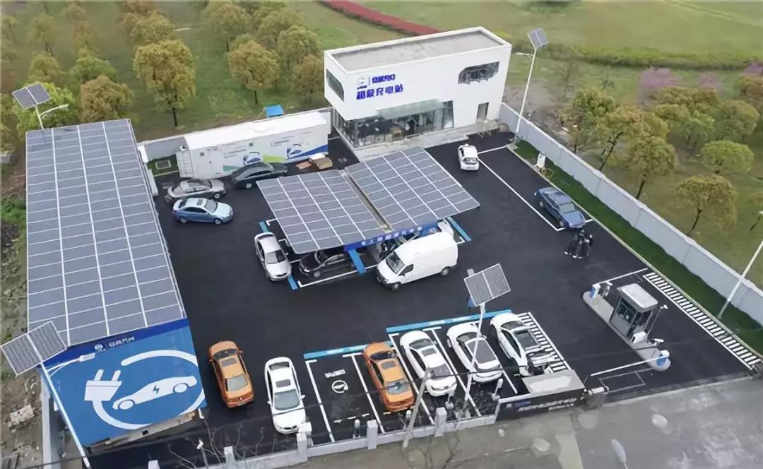 
	中國儲能網(wǎng)訊：6月29日，國網(wǎng)電子商務(wù)有限公司在京發(fā)布并上線光儲云平臺。



	近年來，隨著新能源的大規(guī)模開發(fā)利用，儲能作為解決可再生能源發(fā)電接入電網(wǎng)的有效支撐技術(shù)，對新能源行業(yè)發(fā)展意義重大