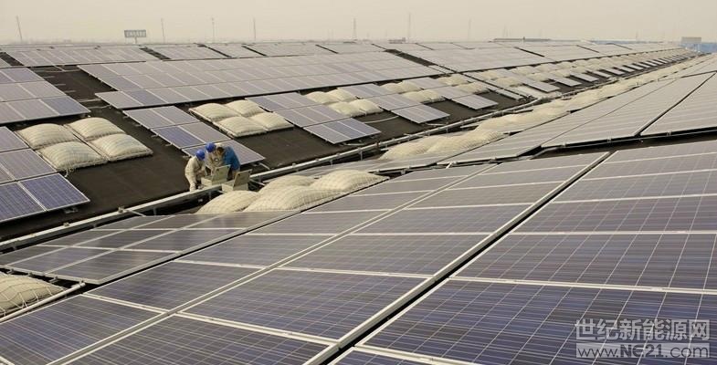 安裝光伏電站更加經(jīng)濟(jì)，如今很多家庭也都紛紛安裝上了光伏電站，而光伏電站的安裝面積也是有一定的講究的，如何根據(jù)屋頂類型及條件確定光伏安裝面積呢?下面跟小編一起來了解吧。
 

 
　　如何根據(jù)屋頂類型及條件確定光伏安裝面積


　　如今建設(shè)光伏電站成為一種熱潮，它不僅能夠通過家庭養(yǎng)老、理財投資等形式為用戶帶來收益，更能用充足的電量解決家庭基本用電問題