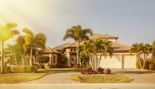 
	中國儲能網(wǎng)訊：在佛羅里達州的監(jiān)管機構(gòu)允許住宅太陽能設(shè)施可以租賃之后，該州公用事業(yè)部門開始將智能住宅儲能作為一種電網(wǎng)資產(chǎn)進行部署。


	



	佛羅里達州可以從儲能系統(tǒng)中獲益


	佛羅里達州的太陽能發(fā)電潛力位于美國第三位，再加上該州公共服務(wù)委員會最近一致通過的允許住宅太陽能設(shè)施租賃的投票結(jié)果，該州的住宅太陽能的部署可能會迎來快速增長