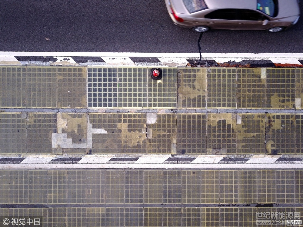  2018年6月30日，濟(jì)南繞城高速公路光伏公路試驗(yàn)段，由于路面的光伏電池破損，被施工單位封閉維修。



 
2017年12月28日，全球首條1.1千米的光伏高速公路亮相濟(jì)南，引發(fā)全國以及世界各大媒體關(guān)注報道