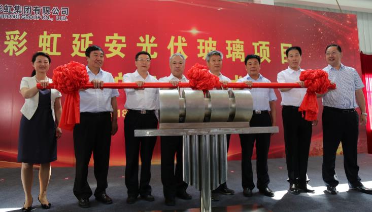 用“一夜之間，天翻地覆”來形容531前后的中國光伏產(chǎn)業(yè)，一點兒都不過分。在經(jīng)過2017年全國新增光伏裝機總額53．06GW和高達53．62％增速的刺激下，整個光伏圈都有些熏熏然，對2018年的國內(nèi)市場抱持了某種“雄心萬丈”的想象，而緊接下來的2018年第一季度裝機數(shù)據(jù)也的確沒有辜負大家的努力：新增裝機9．65GW，同比增長22％，尤其分布式光伏獲得長足發(fā)展，占到第一季度裝機總量的80％，對于下半年的分布式市場，人人摩拳擦掌……然而所有的這一切在531之后，全都戛然而止