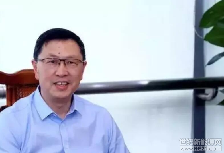  距離光伏531新政發(fā)布已經(jīng)一個月，但有關(guān)新政的“余震”仍在繼續(xù)。目前來看，行業(yè)仍舊悲觀情緒籠罩，負(fù)面新聞不斷充斥著整個光伏市場，主要表現(xiàn)有：企業(yè)下修開工率、暫時停產(chǎn)休假、員工下跪討薪、低價拋售庫存、產(chǎn)品價格跌跌不休......

在這樣的慘淡環(huán)境下，光伏大咖也陸續(xù)作出回應(yīng)