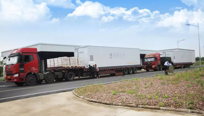 
	中國儲能網(wǎng)訊：“陽光電源在儲能調(diào)頻市場經(jīng)驗非常豐富，早在2011年就承建了國內(nèi)規(guī)模最大的MW級電網(wǎng)調(diào)頻項目，提供的高度集成一體化儲能系統(tǒng)解決方案和經(jīng)濟便捷一站式售后服務(wù)在我們業(yè)內(nèi)口碑極佳，這次很高興與陽光合作?！鄙轿麟姀S負(fù)責(zé)人對陽光電源儲能給予高度評價