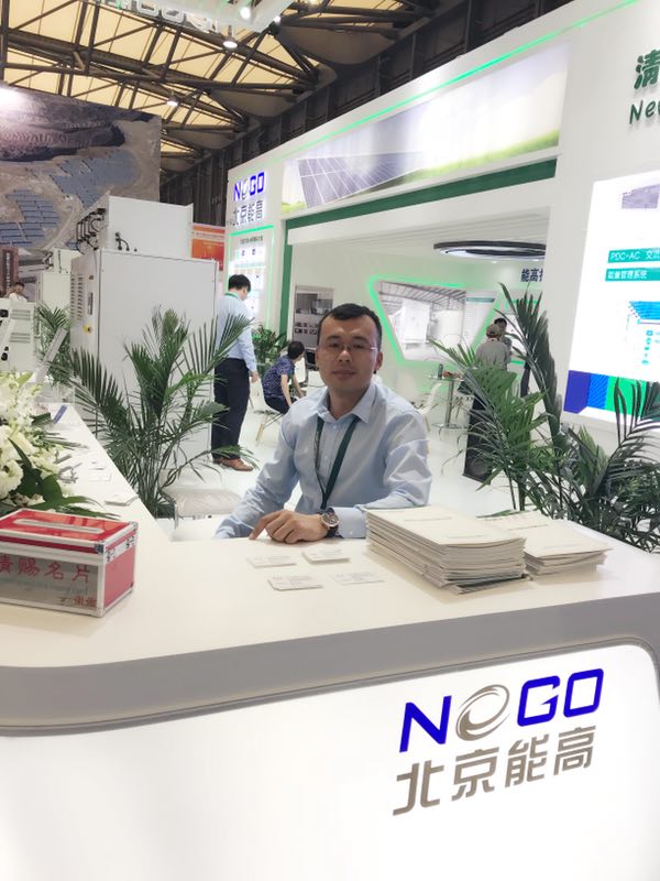 在光伏產(chǎn)業(yè)因?yàn)樾抡叨鴦?dòng)蕩不安的近日，儲(chǔ)能卻忽然間鋪天蓋地的大放異彩。這世上，好的搭檔不是用來(lái)互相拆臺(tái)的，而是互相成就的，就比如光伏和儲(chǔ)能