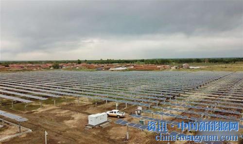                                                                                                                                                                     
	　　廣西壯族自治區(qū)能源局、自治區(qū)扶貧辦日前聯(lián)合印發(fā)《關(guān)于規(guī)范實施光伏扶貧工程的通知》，要求各地嚴(yán)格按照有關(guān)規(guī)定，科學(xué)有序開展光伏扶貧工作，加強(qiáng)村級光伏扶貧電站監(jiān)督管理，嚴(yán)禁不按規(guī)