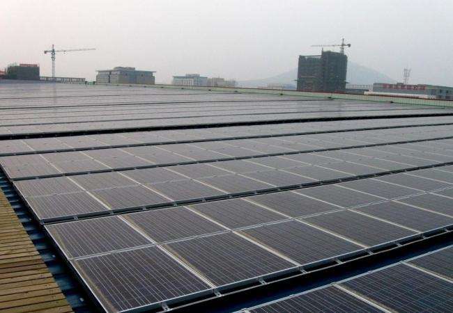 據(jù)美國能源效率和節(jié)能部門負(fù)責(zé)人Sergij Savchuk表示，截至2018年6月底，烏克蘭的光伏累計裝機(jī)容量已達(dá)到948MW。財經(jīng)日歷資訊快遞貴金屬模擬交易貴金屬專家直播室金投網(wǎng)貴金屬行情軟件目前，太陽能是烏克蘭規(guī)模最大的可再生能源，其次是風(fēng)力發(fā)電5151MW，小型水力發(fā)電96MW，生物質(zhì)發(fā)電44MW，沼氣發(fā)電41MW