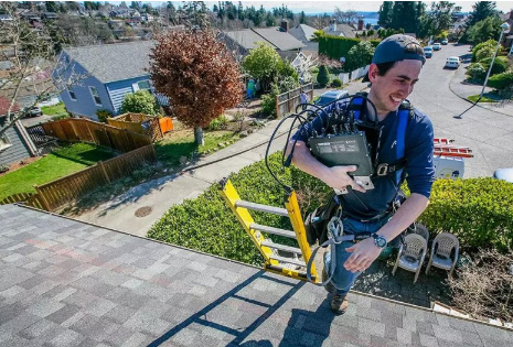 昱能最強(qiáng)雙核微型逆變器YC600于2017年重磅推出，登陸美國、加拿大、拉美、澳洲、歐洲等各大國際市場。在短短近一年不到的時間內(nèi)，YC600以其強(qiáng)大的產(chǎn)品性能，得到了用戶的青睞