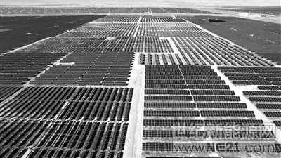 

百兆瓦國家級太陽能發(fā)電實(shí)證基地。韓晉 攝



龍羊峽水光互補(bǔ)光伏電站