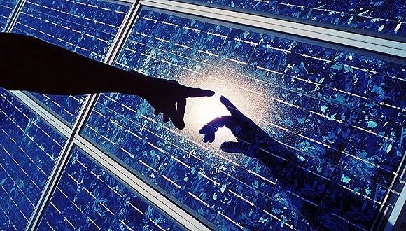 時(shí)光荏苒，眨眼間2018年已經(jīng)過去一半。根據(jù)中國光伏行業(yè)協(xié)會秘書長王勃華近日發(fā)布的數(shù)據(jù)，我國光伏新增裝機(jī)大概在13GW-14GW之間，同比增長超20%