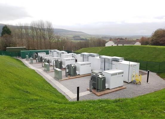 
	中國(guó)儲(chǔ)能網(wǎng)訊：根據(jù)BloombergNEF公司的一項(xiàng)最新研究，儲(chǔ)能項(xiàng)目的快速發(fā)展將有助于實(shí)現(xiàn)風(fēng)能和太陽能的發(fā)電量占到全球發(fā)電量50%的目標(biāo)。


	該公司發(fā)布的2018年新能源展望的調(diào)查報(bào)告表明，開發(fā)成本更低的電池可以存儲(chǔ)和釋放更多的電力，能夠滿足用戶的電力需求