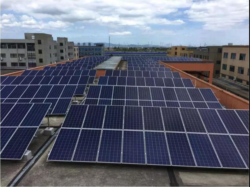 
	中國儲能網訊：隨著光伏成本的不斷下行和裝機量的增長，光伏行業(yè)把目光投向儲能，一時間儲能市場熱度持續(xù)上升。那么，光儲結合的方案是否能為客戶帶來更大收益？


	多年來，科華恒盛一直在探索光儲結合的模式和創(chuàng)新應用